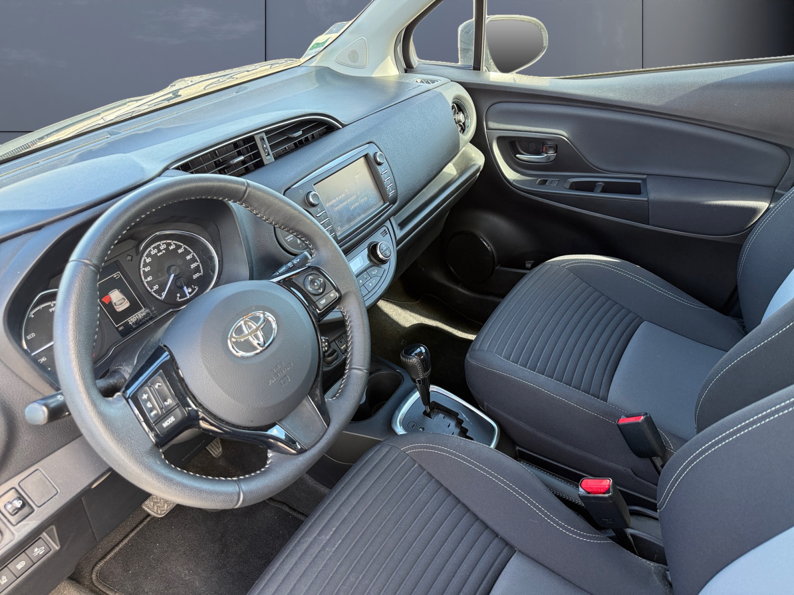 Toyota Yaris 8