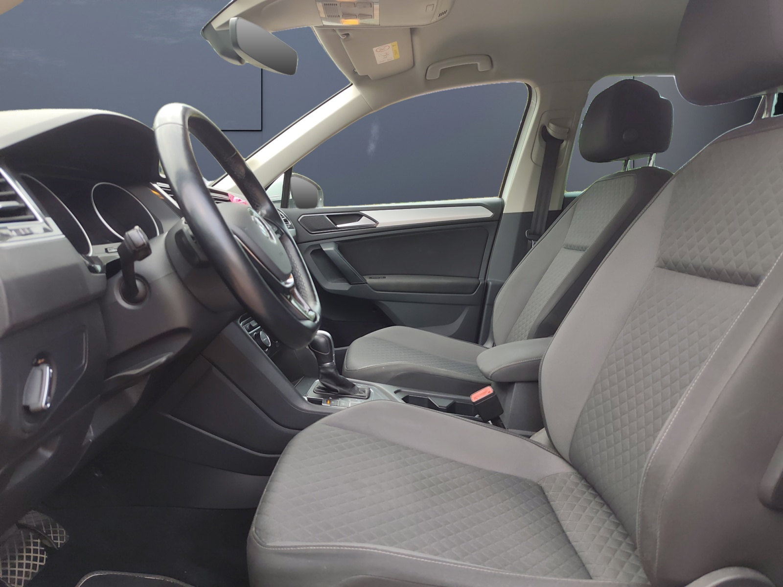Volkswagen Tiguan 9