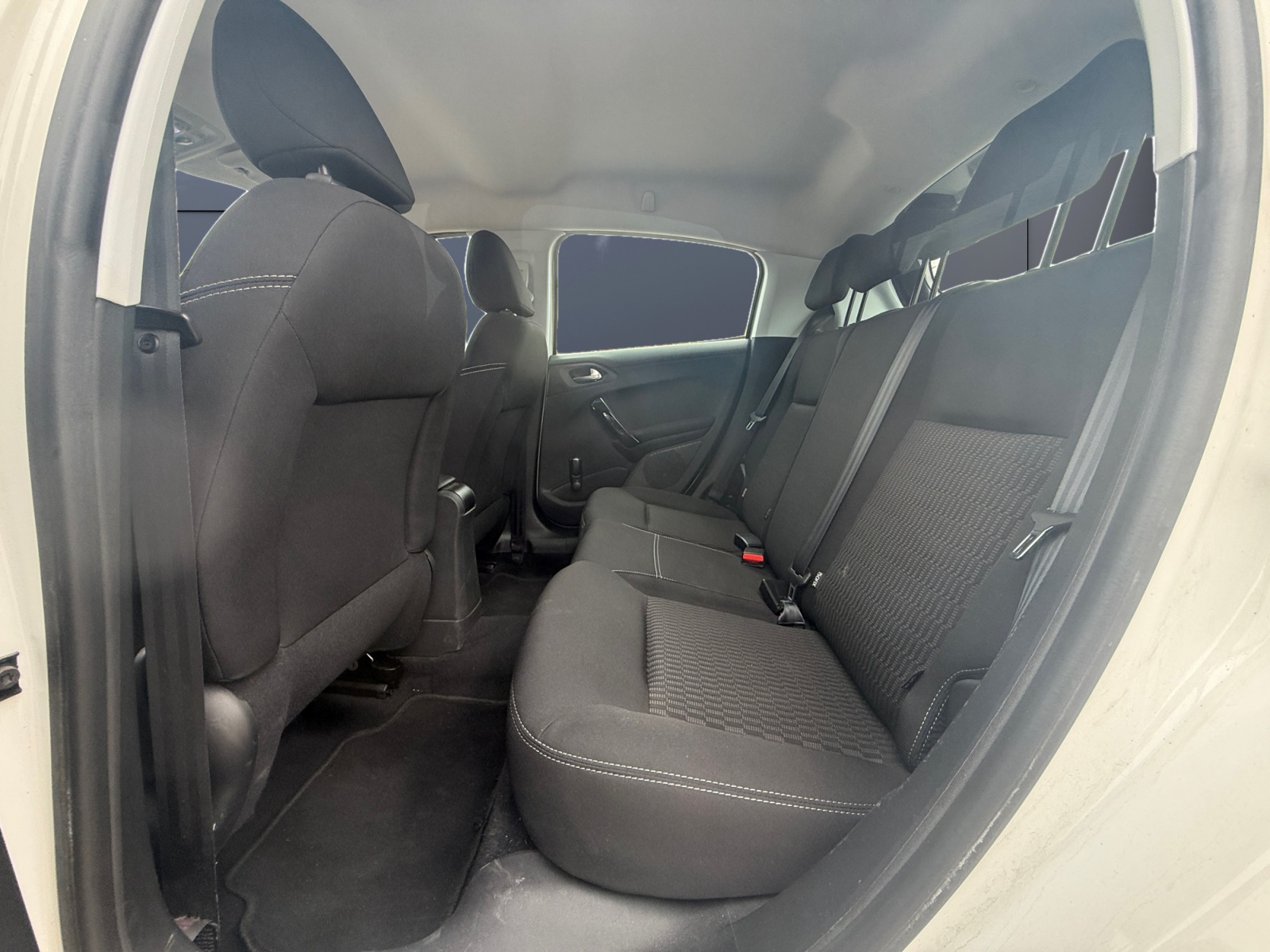 Peugeot 208 10