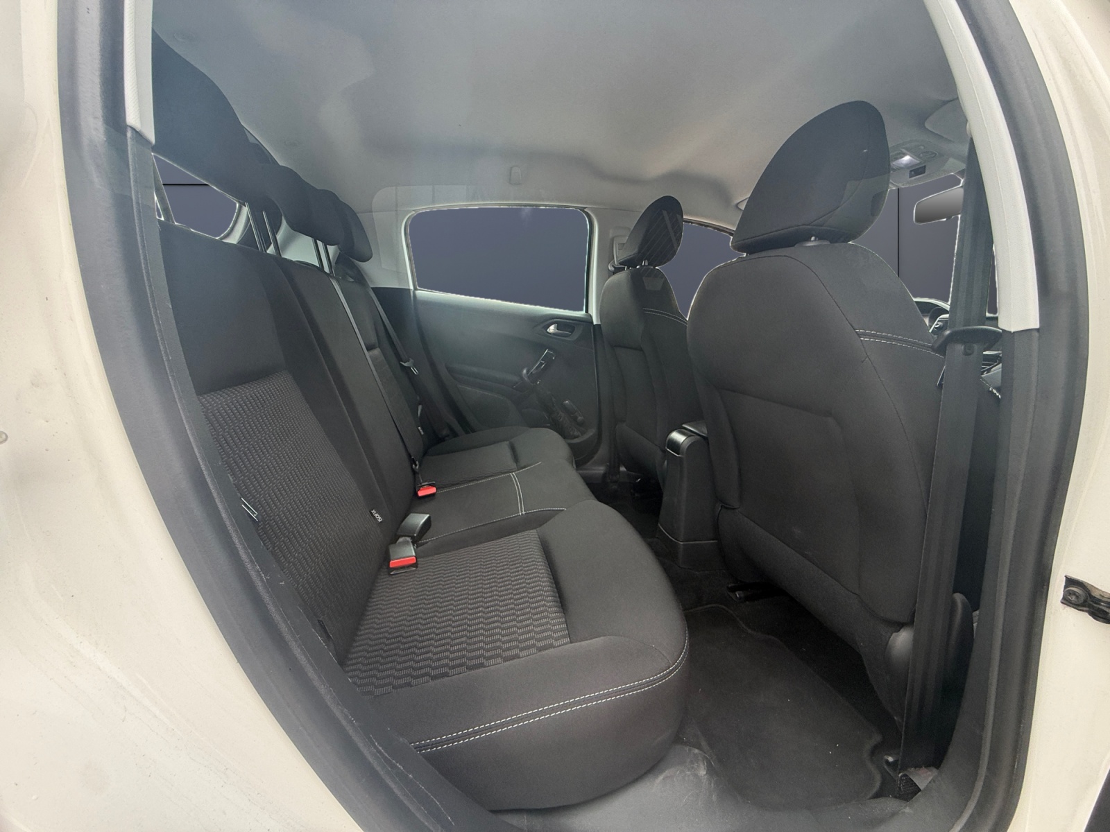 Peugeot 208 11