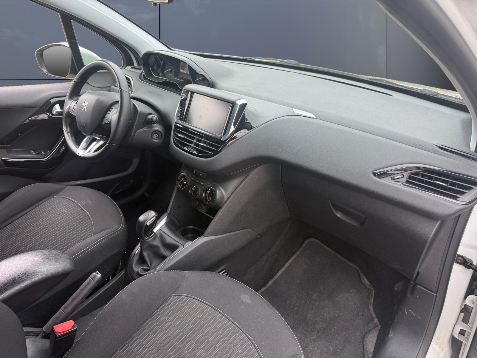 Peugeot 208 12