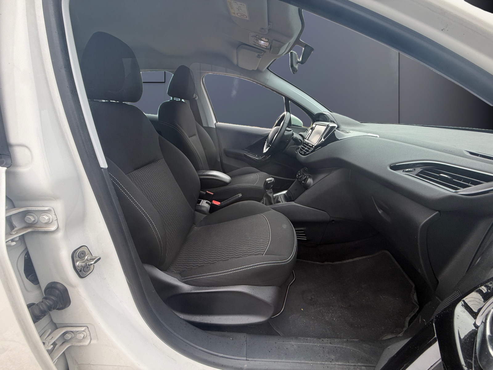 Peugeot 208 13
