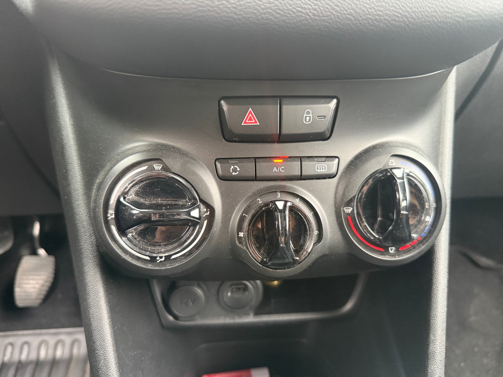 Peugeot 208 23