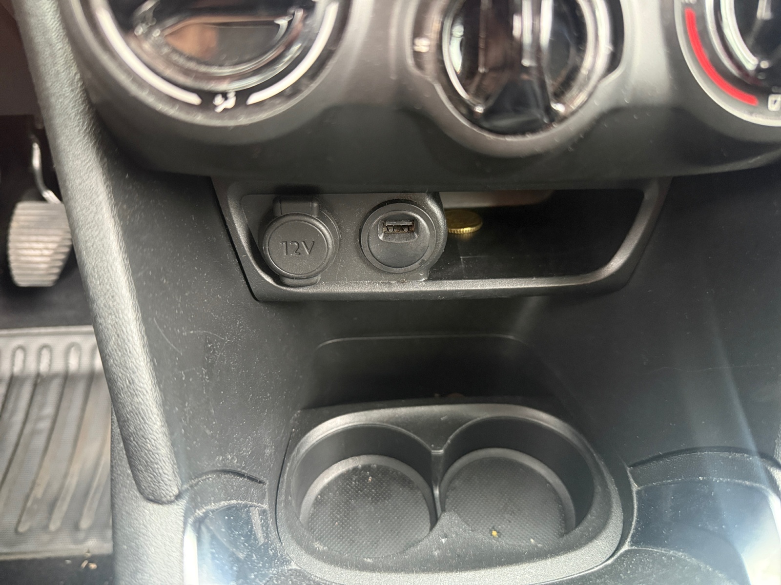 Peugeot 208 24
