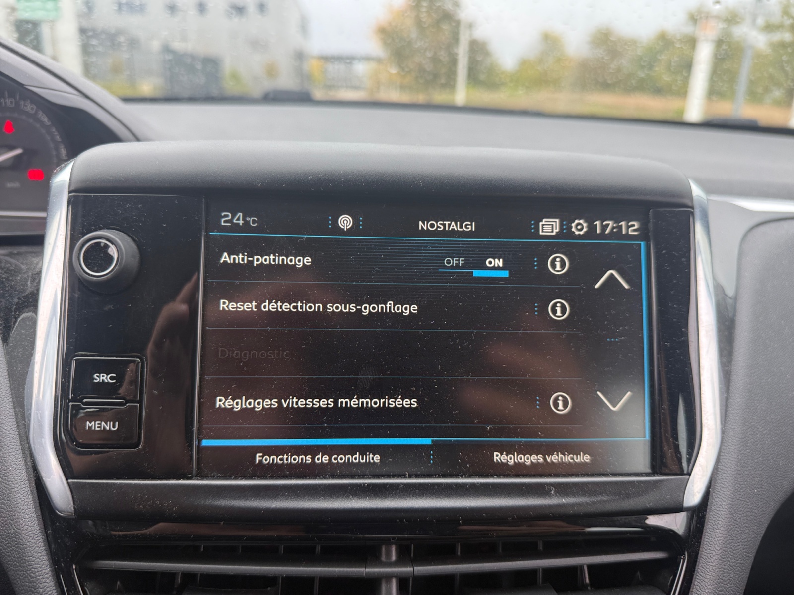 Peugeot 208 27