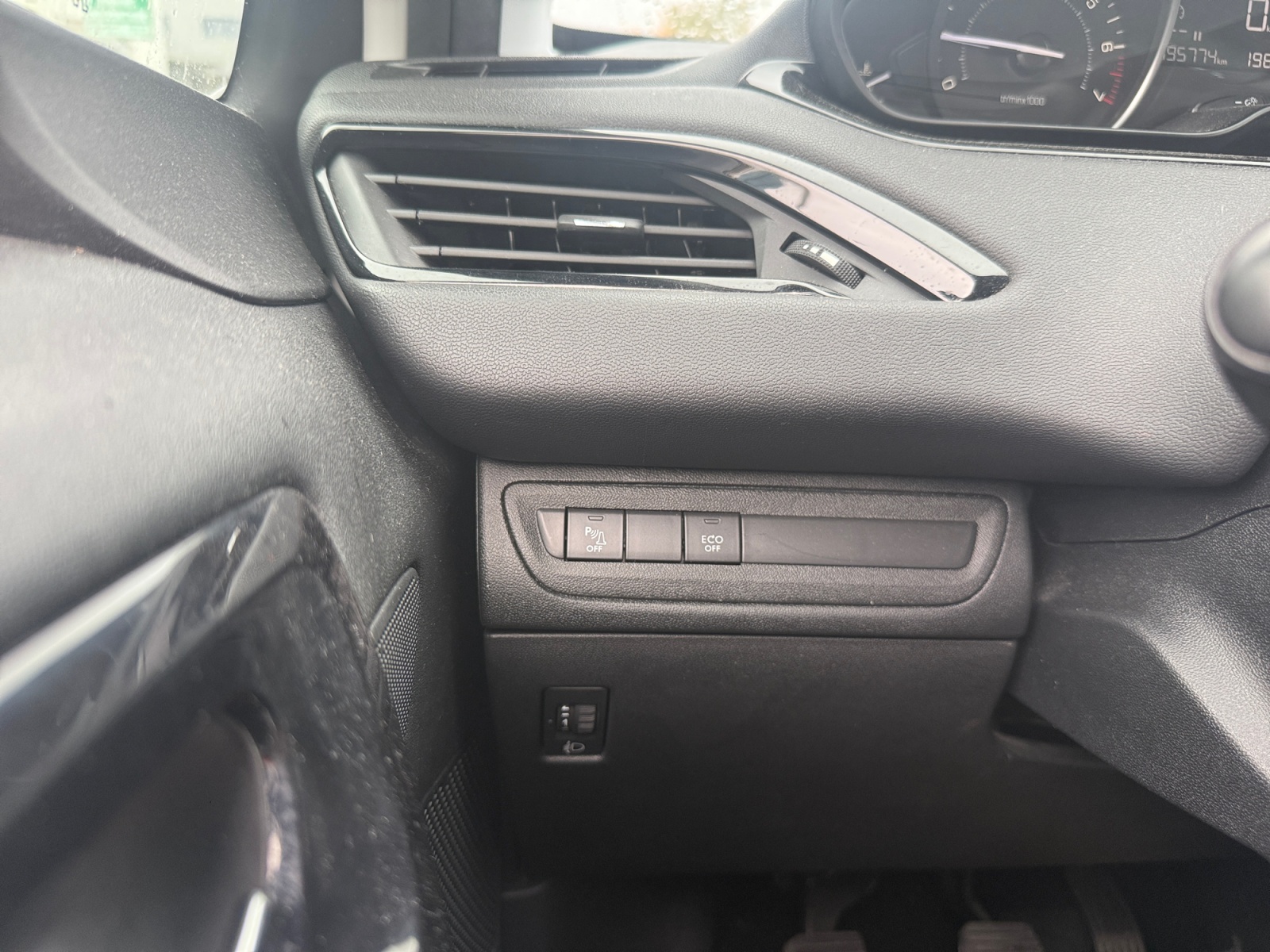 Peugeot 208 29