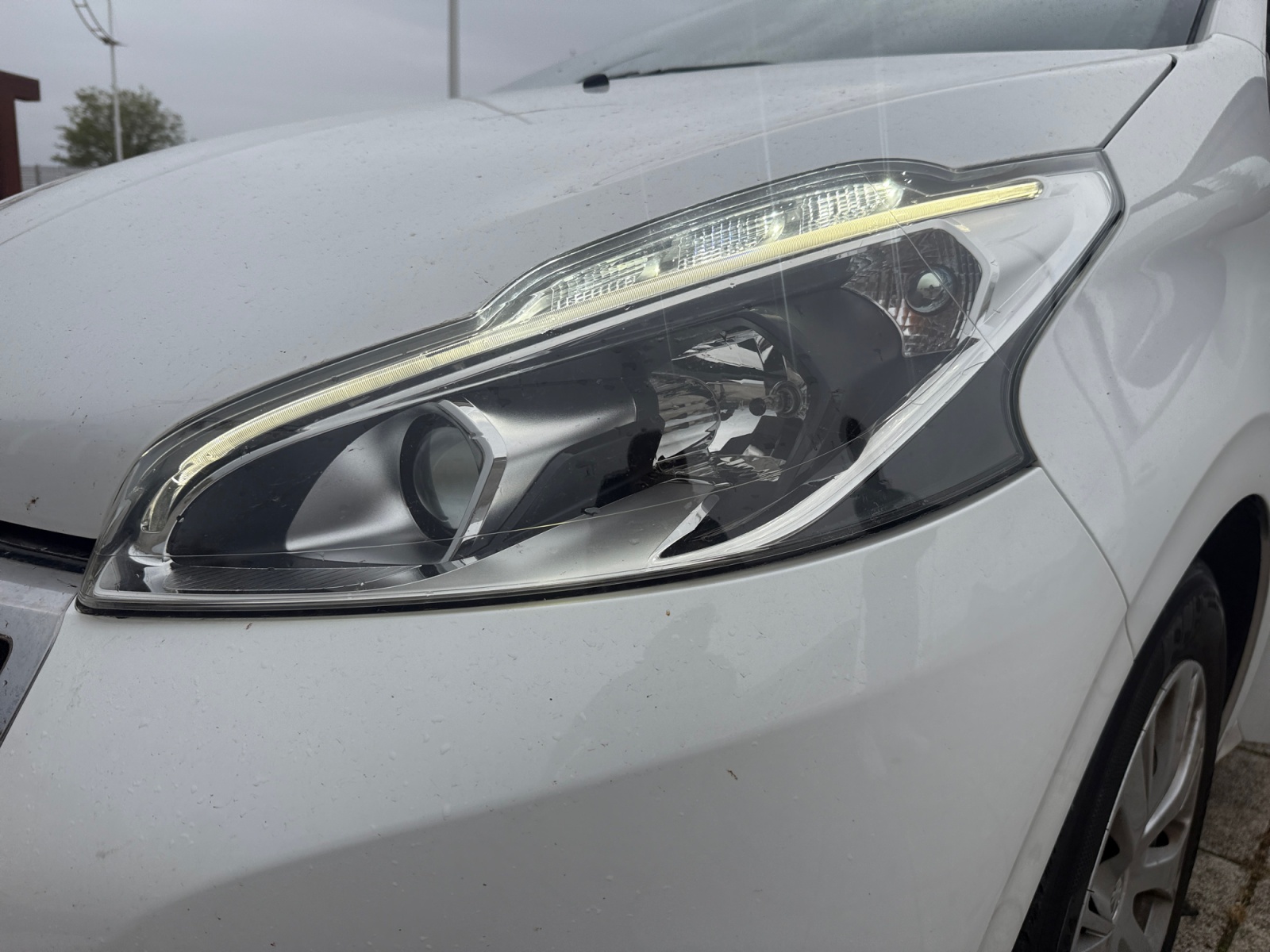 Peugeot 208 31