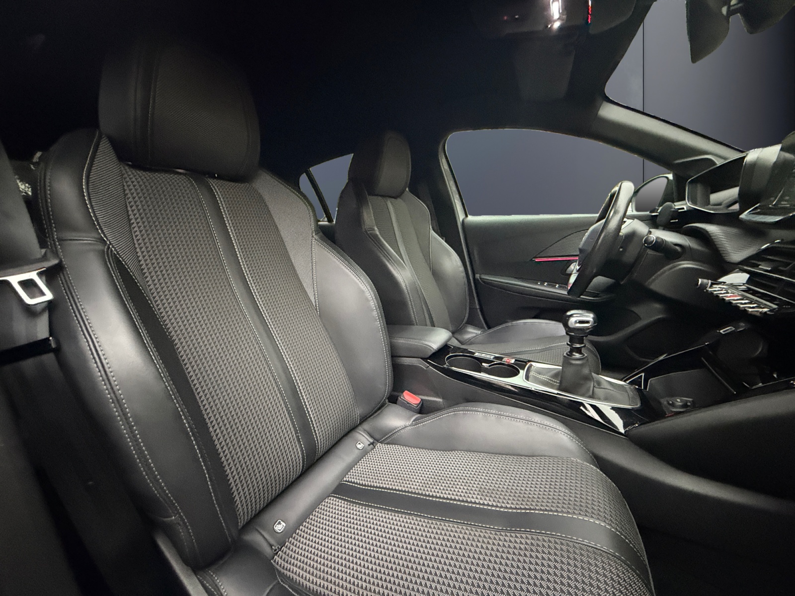 Peugeot 208 13