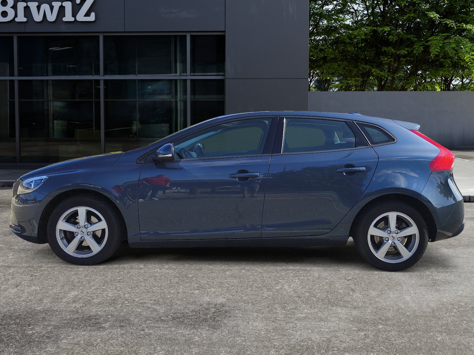 Volvo V40 1