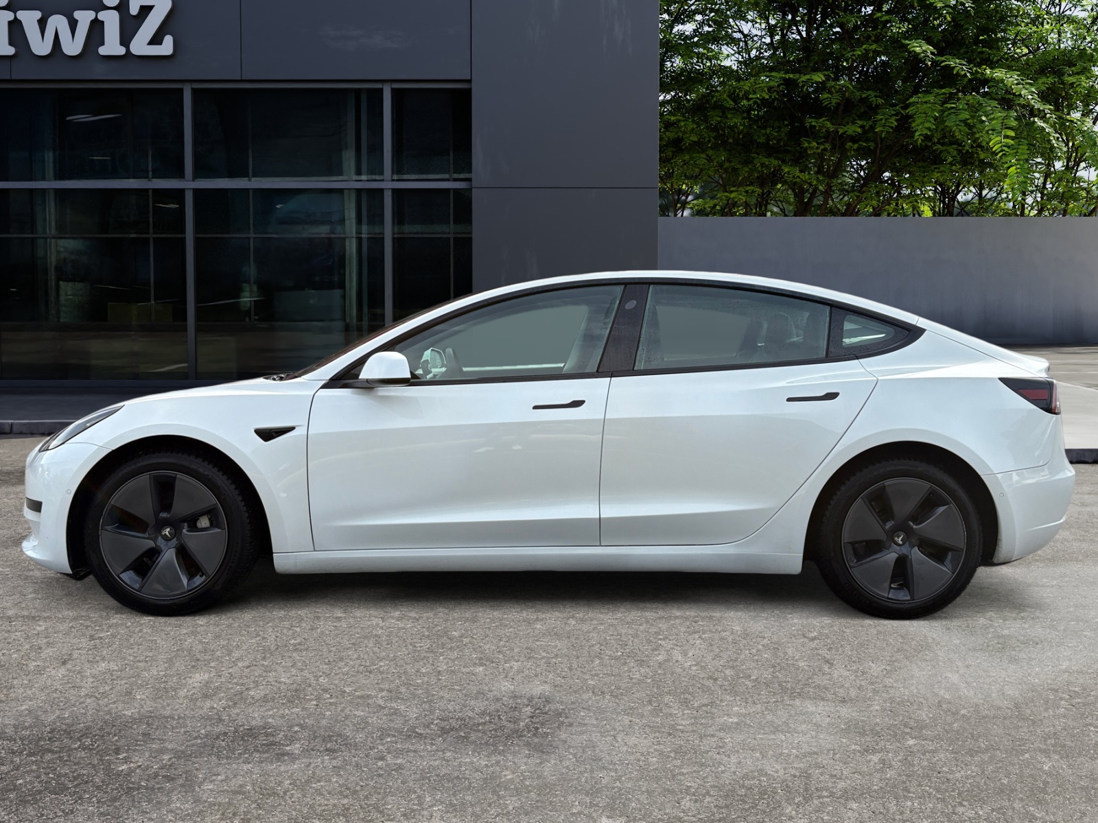 Tesla Model-3 1