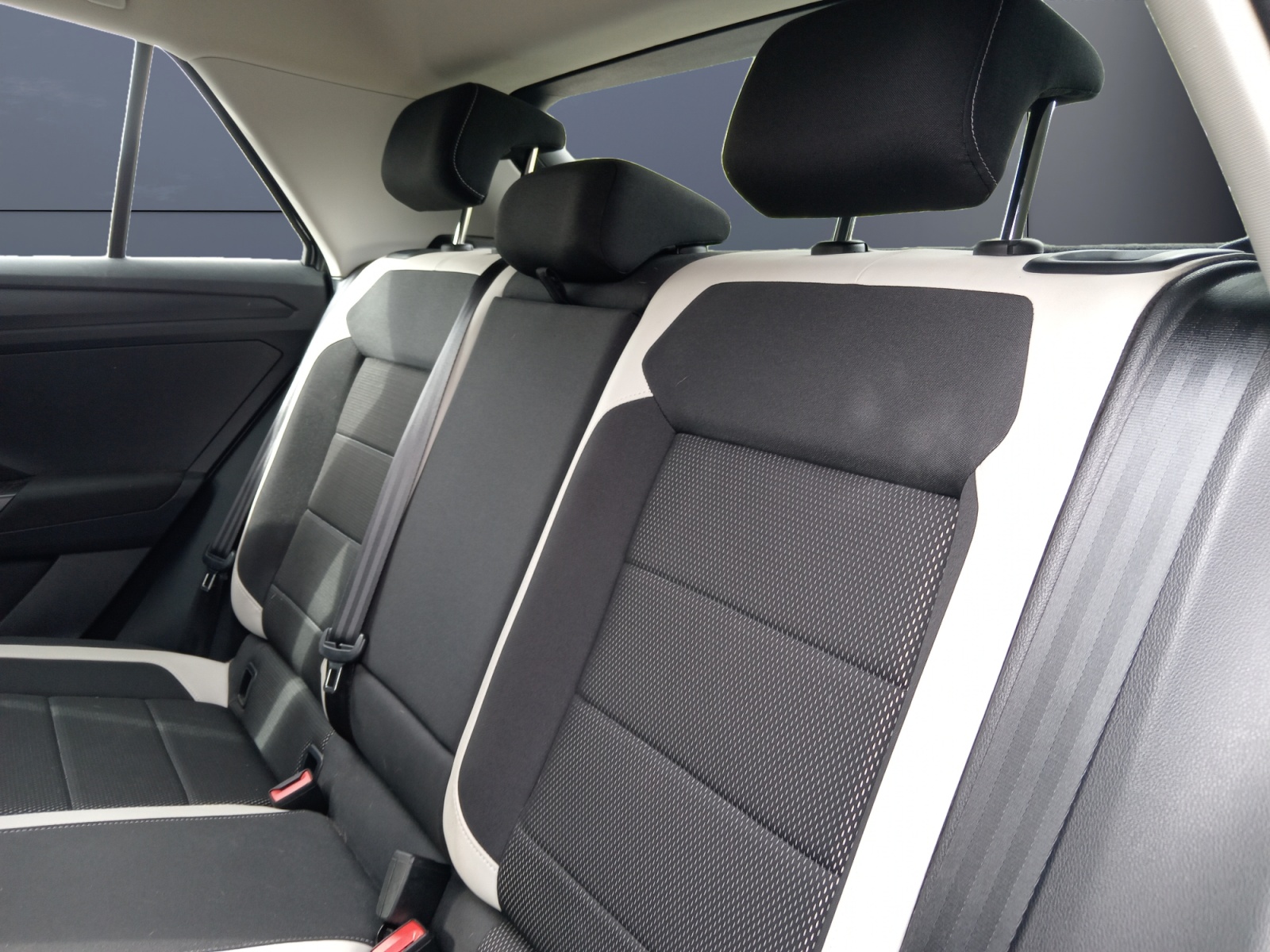 Volkswagen T-Roc 10