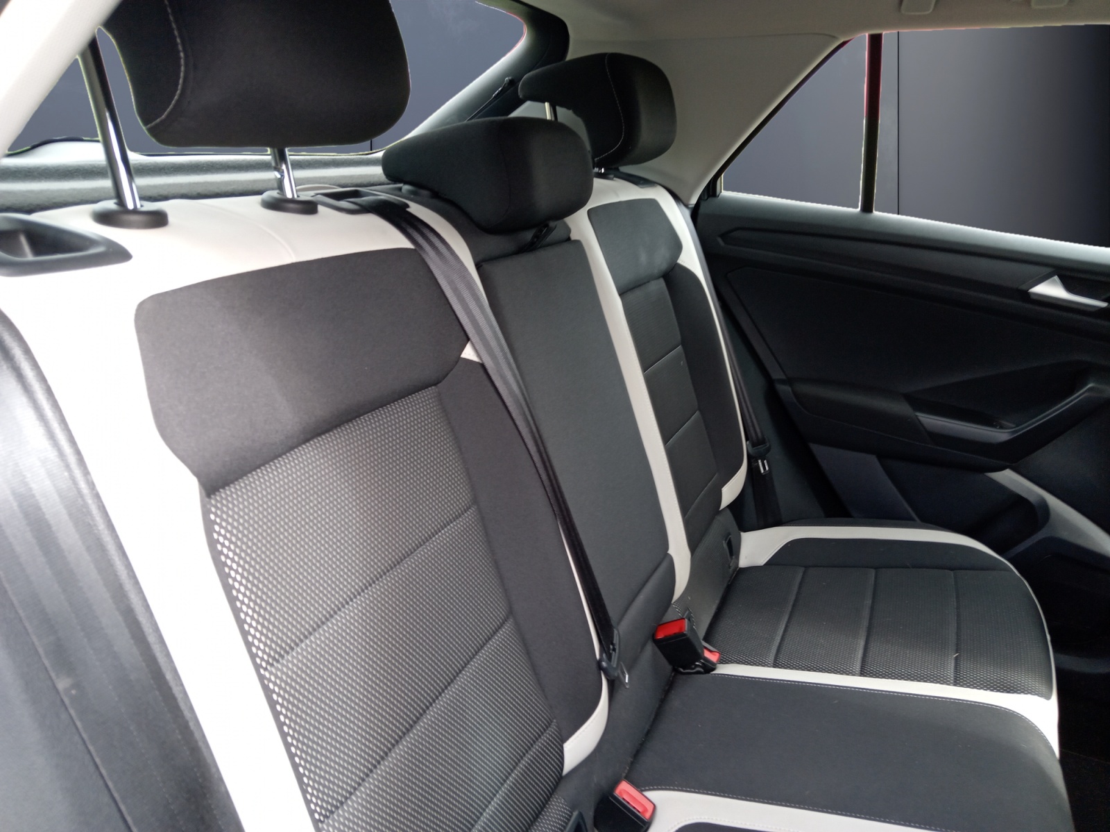 Volkswagen T-Roc 11