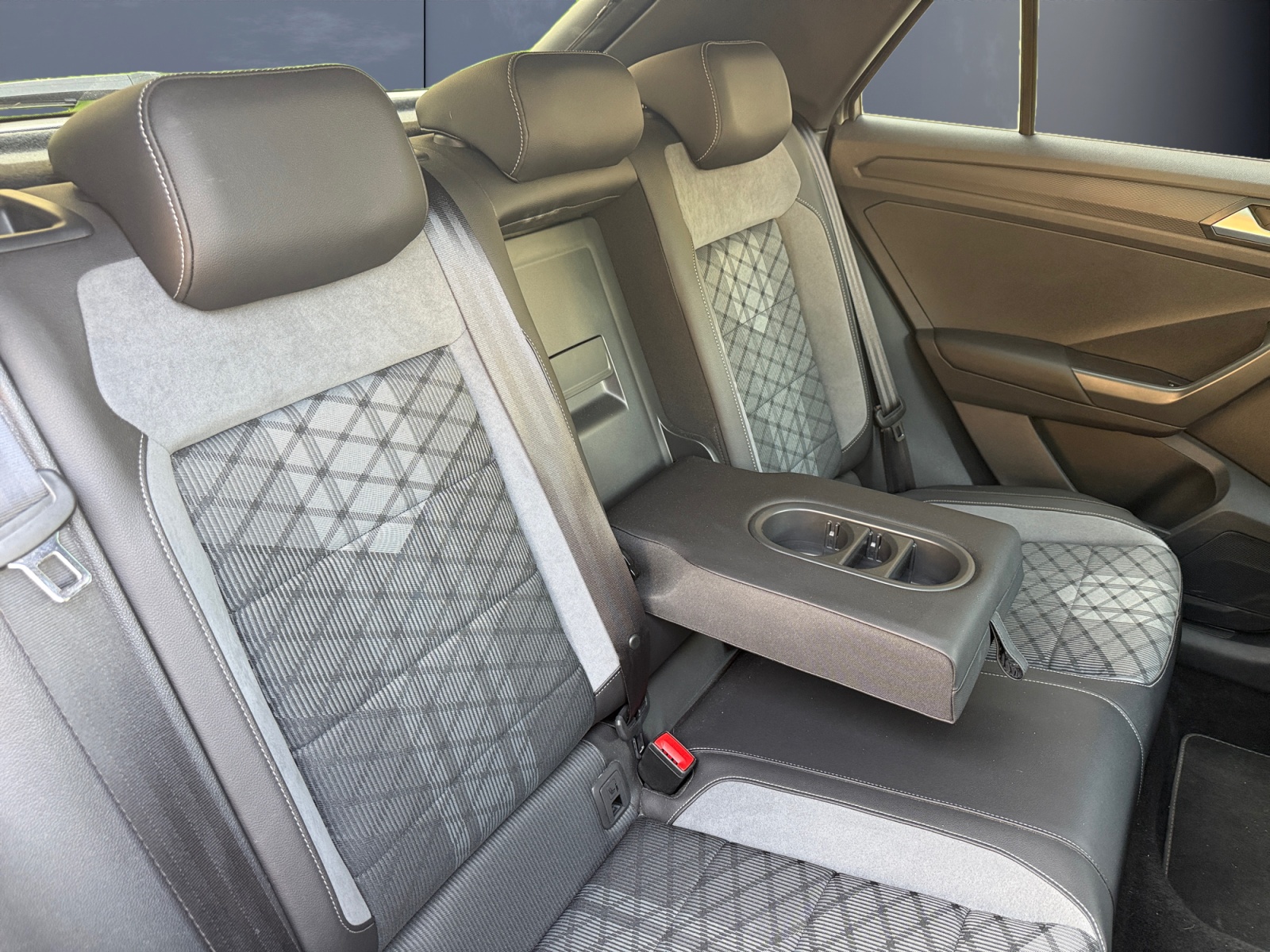 Volkswagen T-Roc 10