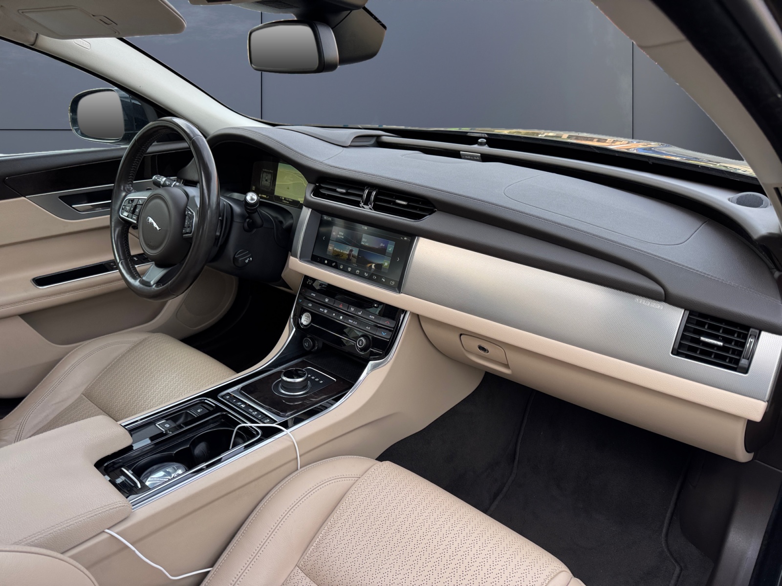 Jaguar Xf 12