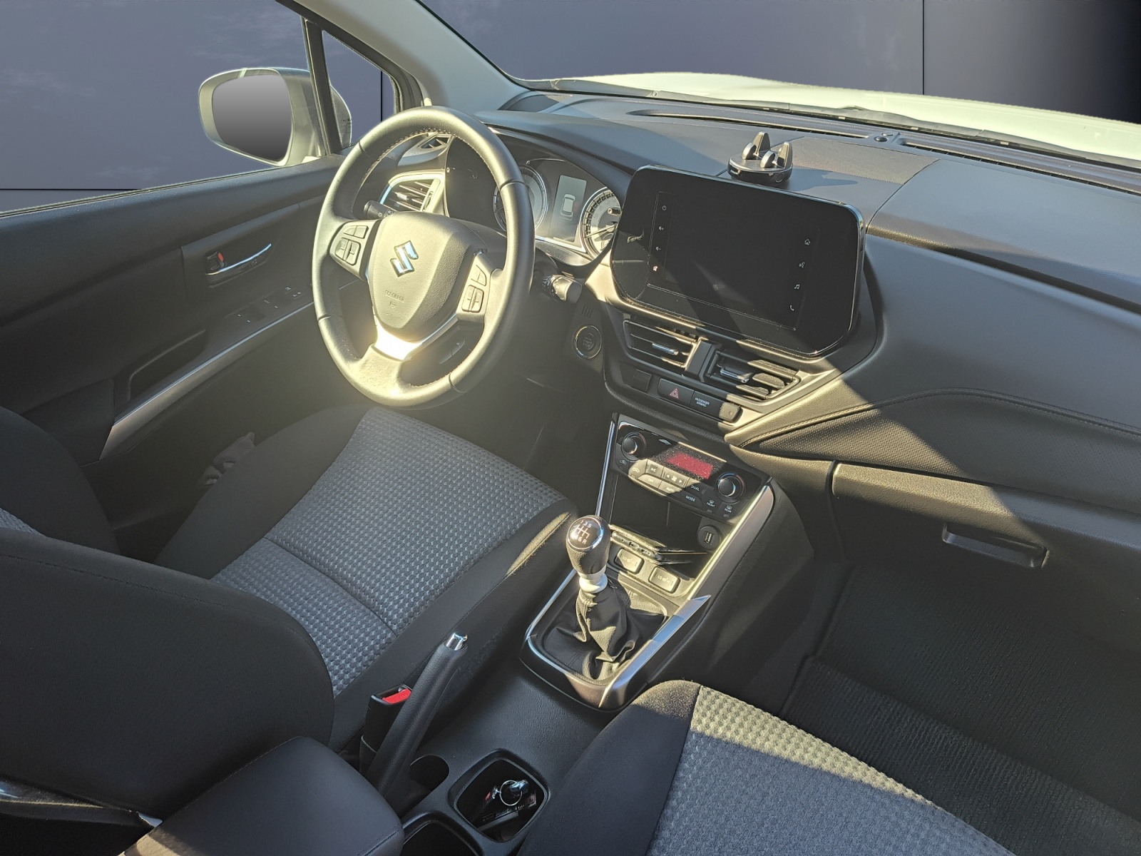 Suzuki S-Cross 11