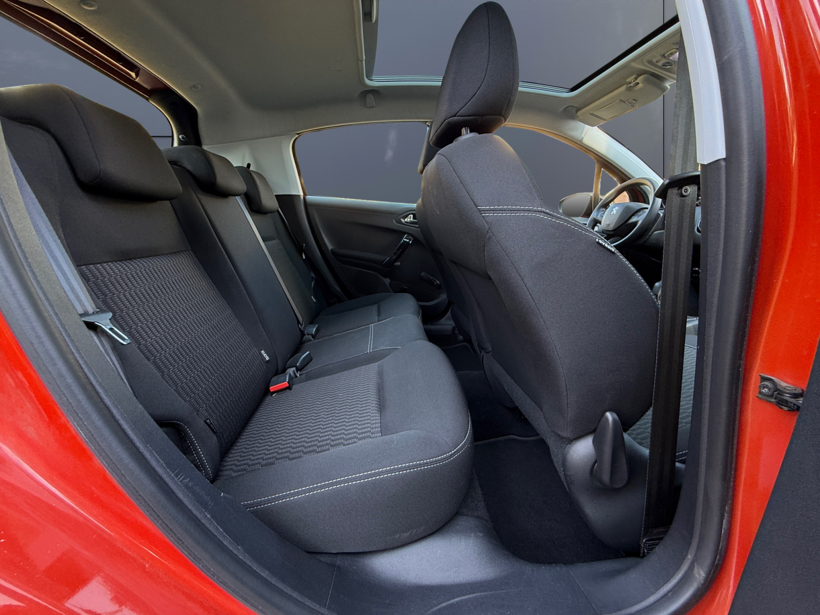 Peugeot 208 11