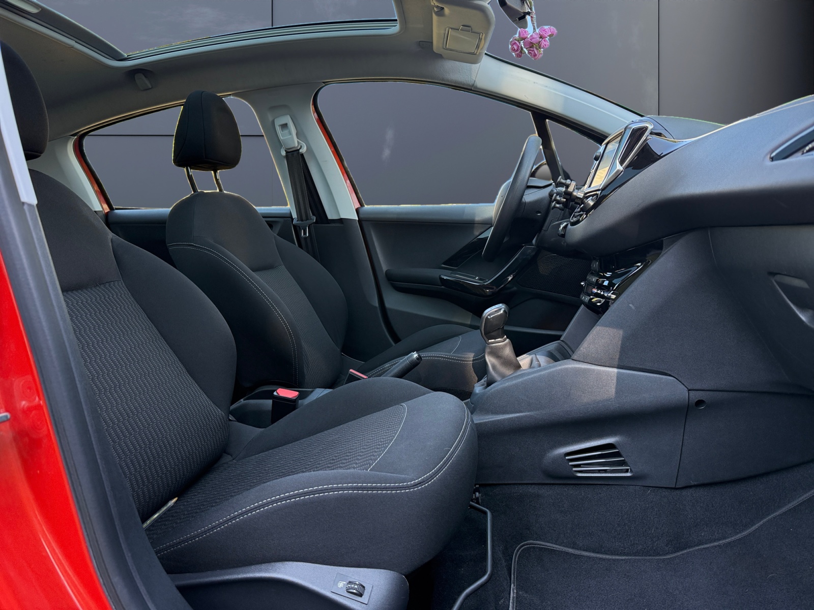 Peugeot 208 13