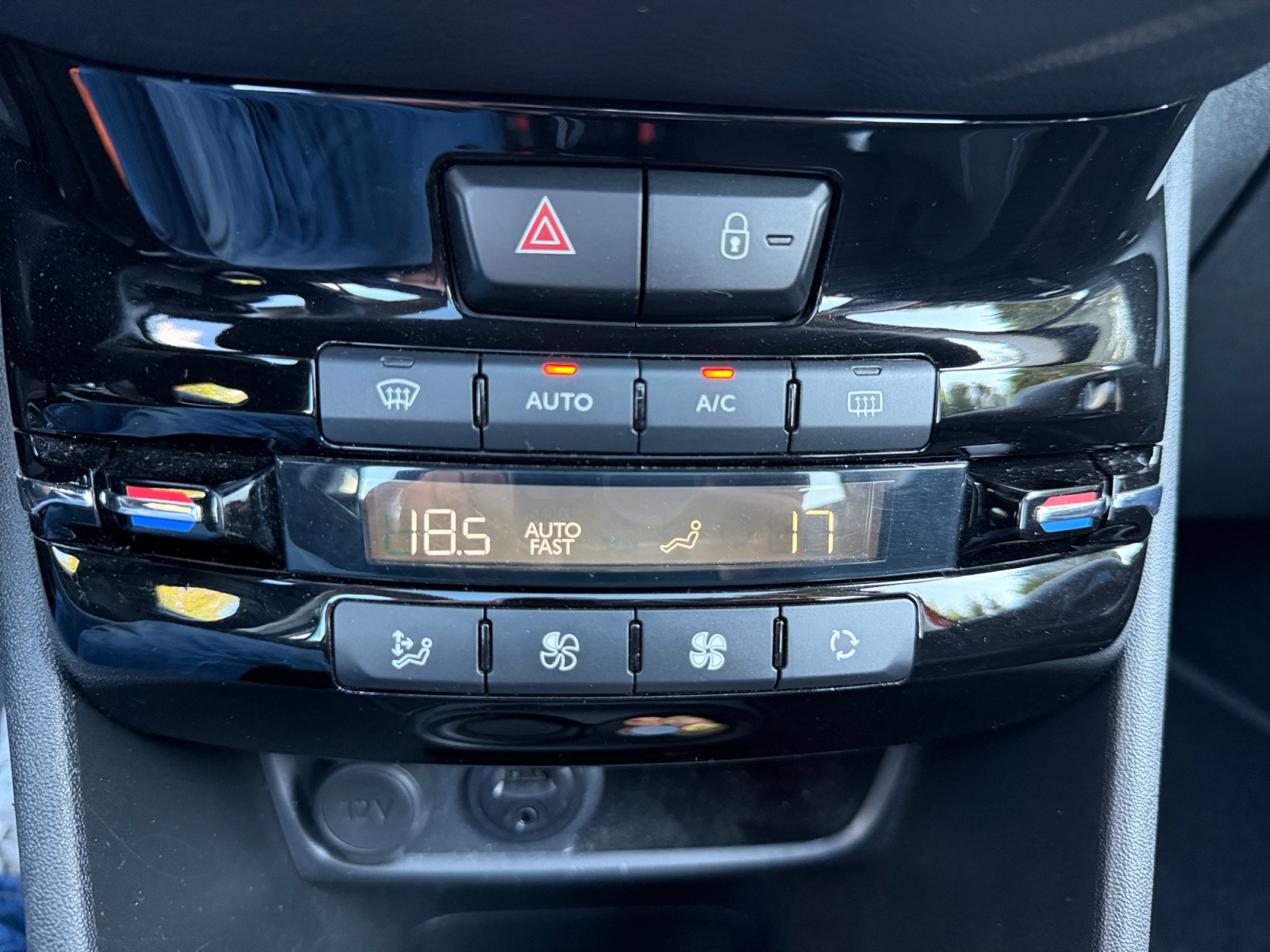 Peugeot 208 26