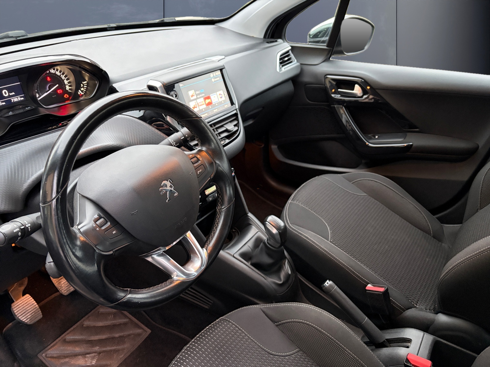 Peugeot 208 8