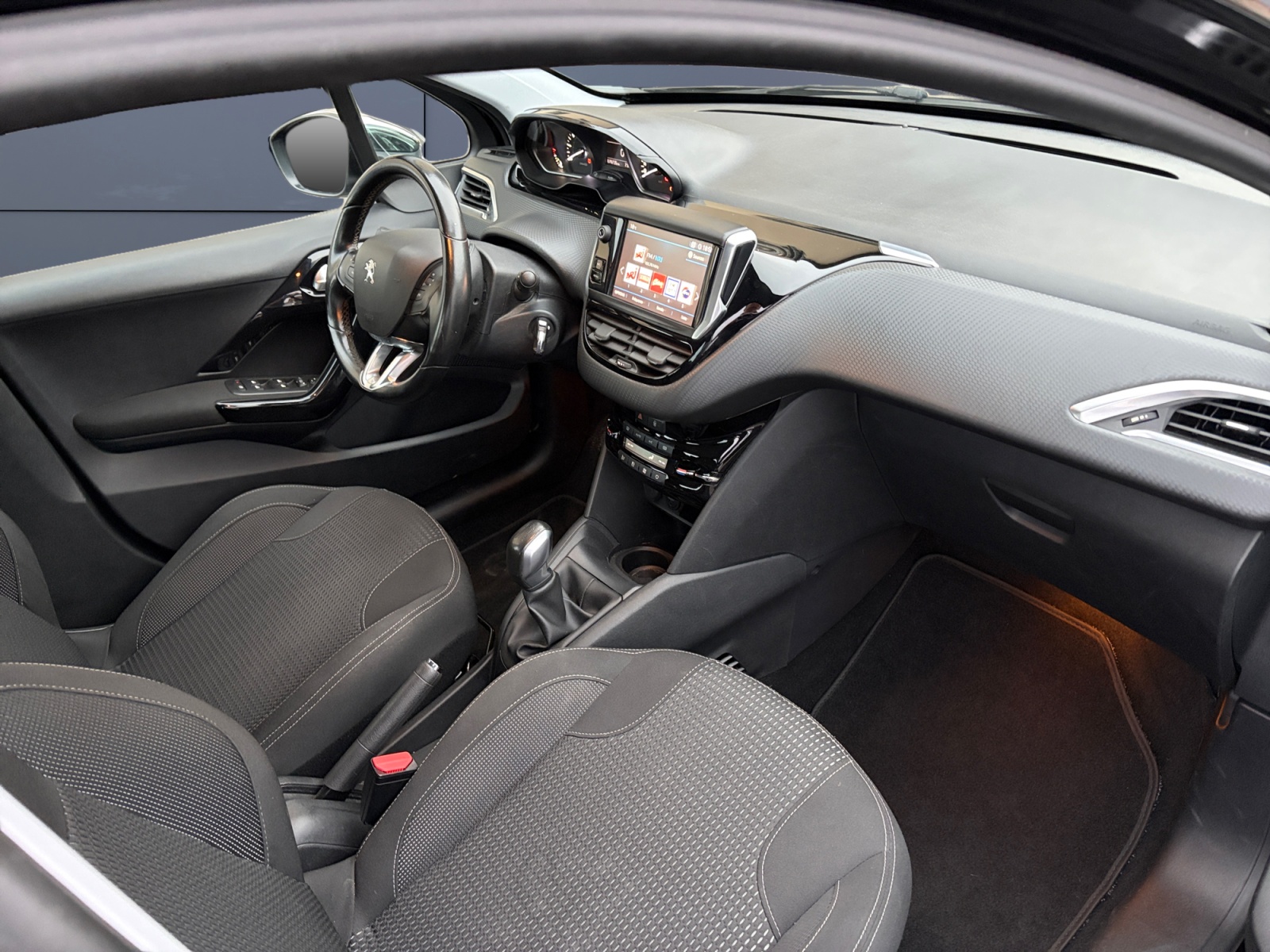 Peugeot 208 12