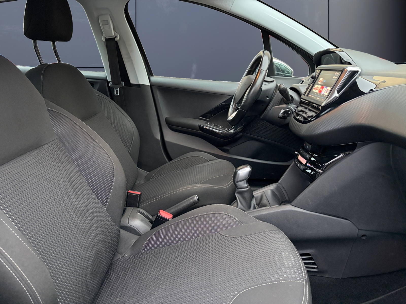 Peugeot 208 13