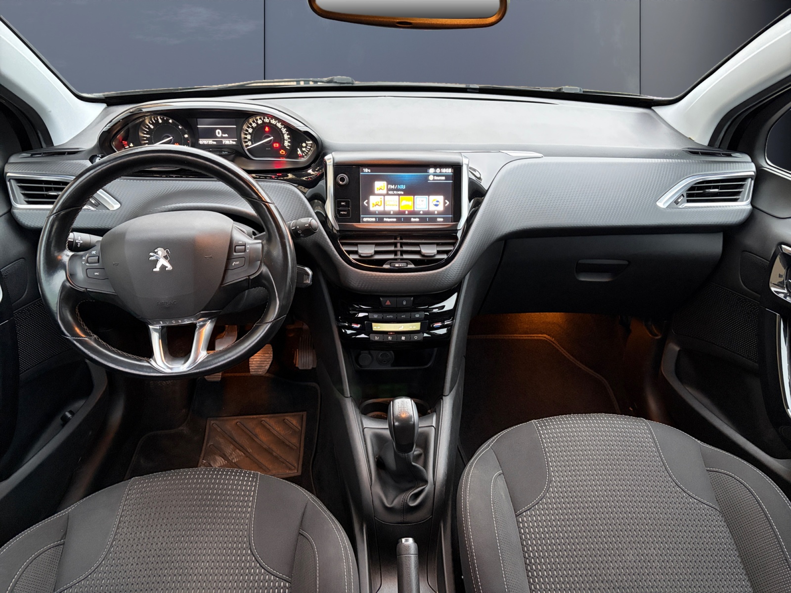 Peugeot 208 14