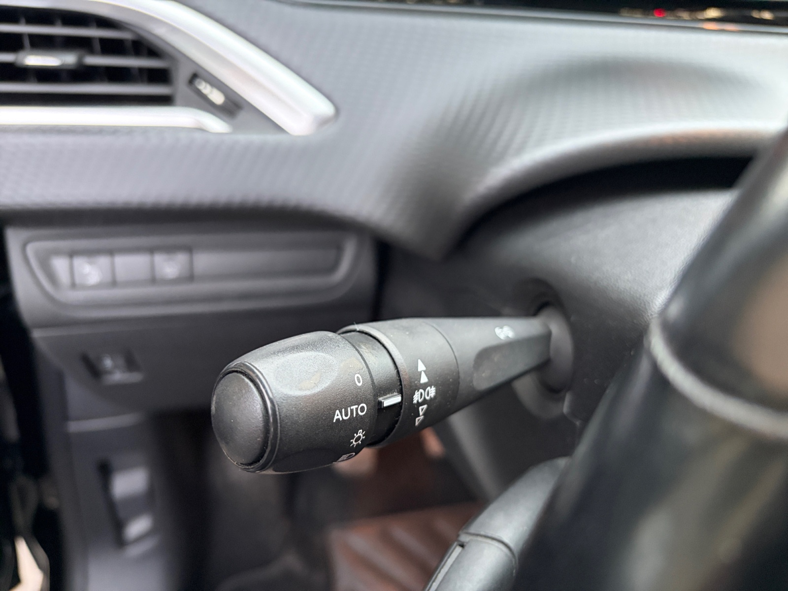 Peugeot 208 19
