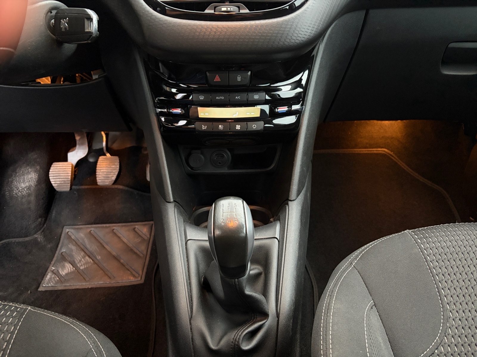Peugeot 208 22