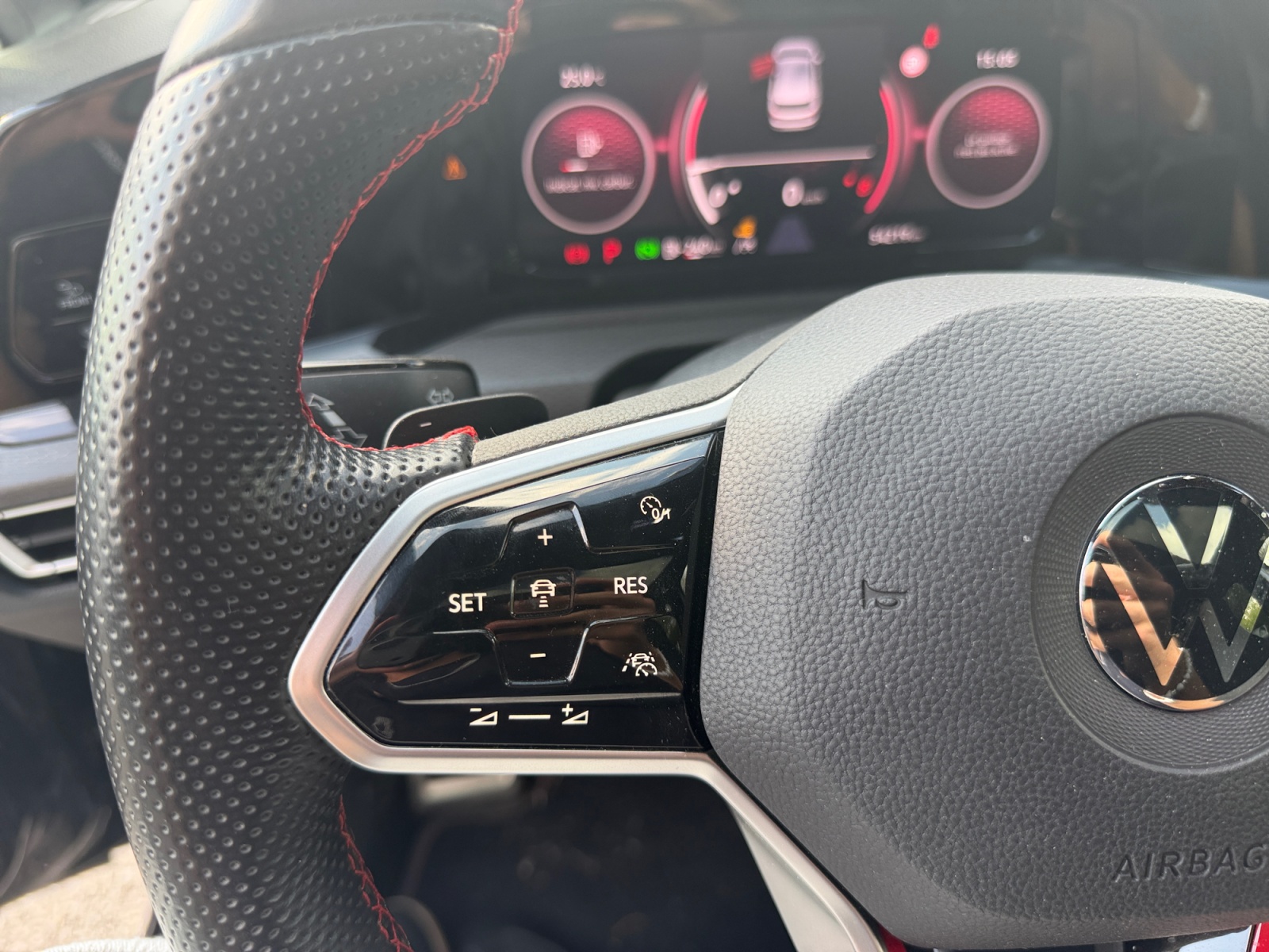 Volkswagen Golf 24