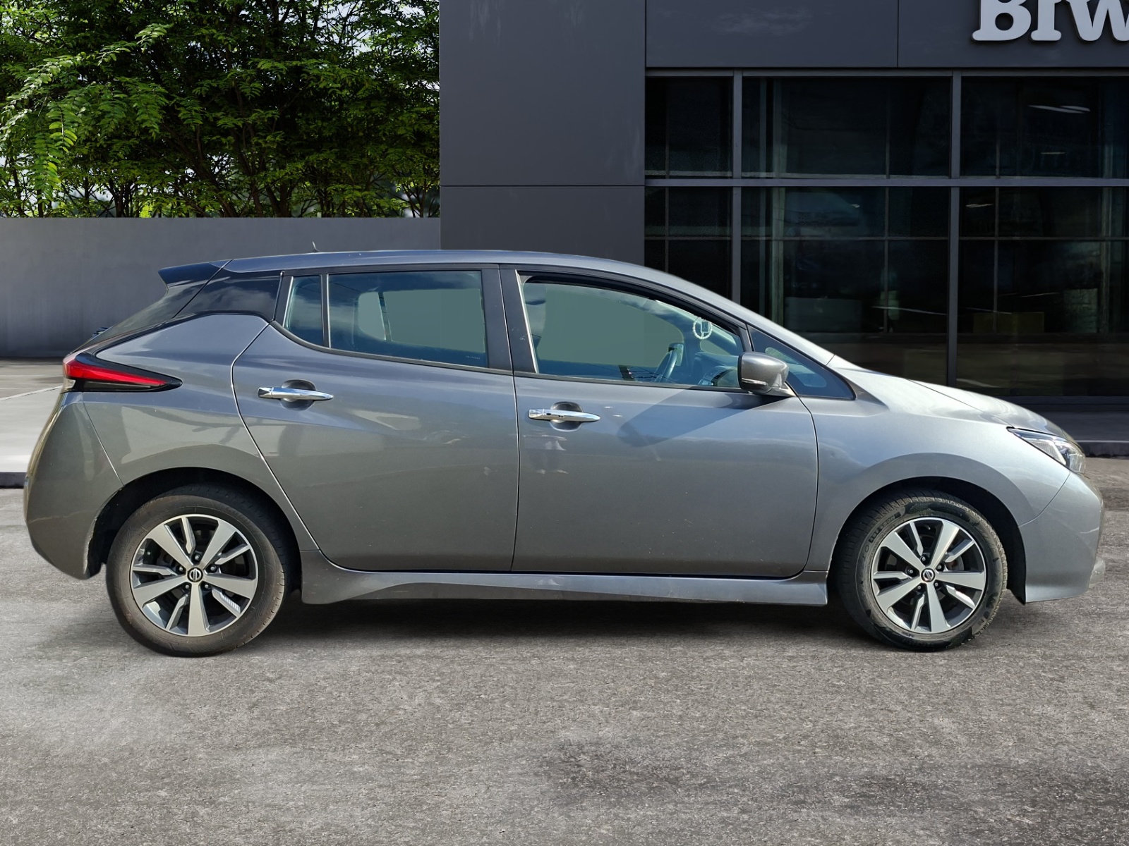 Nissan Leaf 5