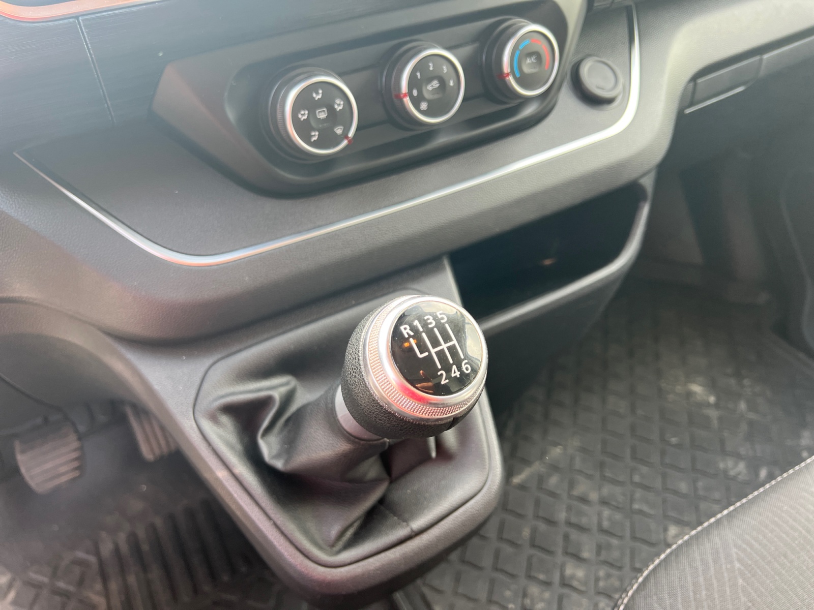 Renault Trafic Vu 25