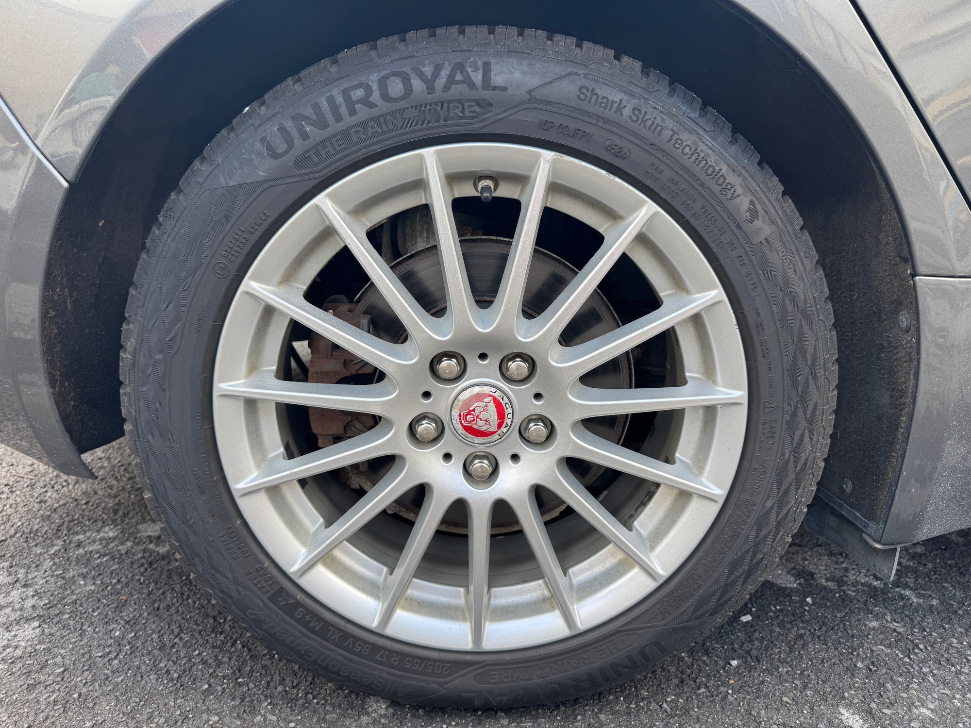 Jaguar Xe 37