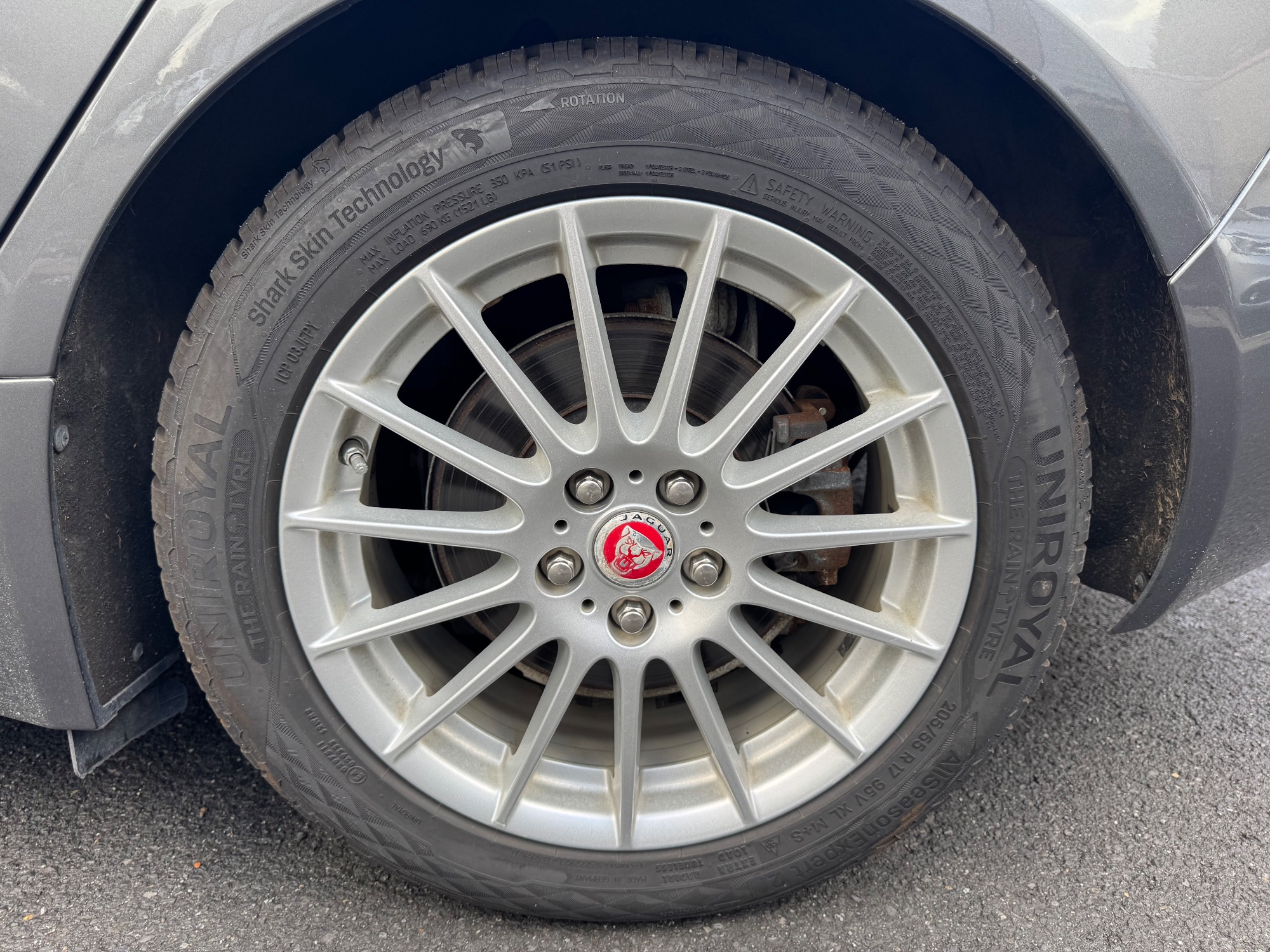 Jaguar Xe 38