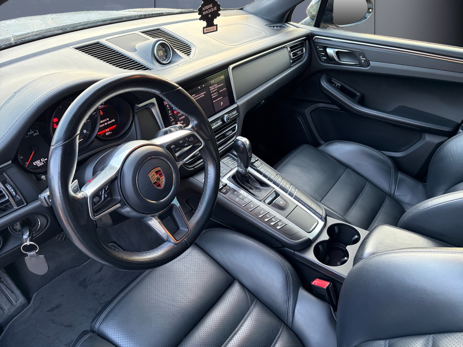 Porsche Macan 8