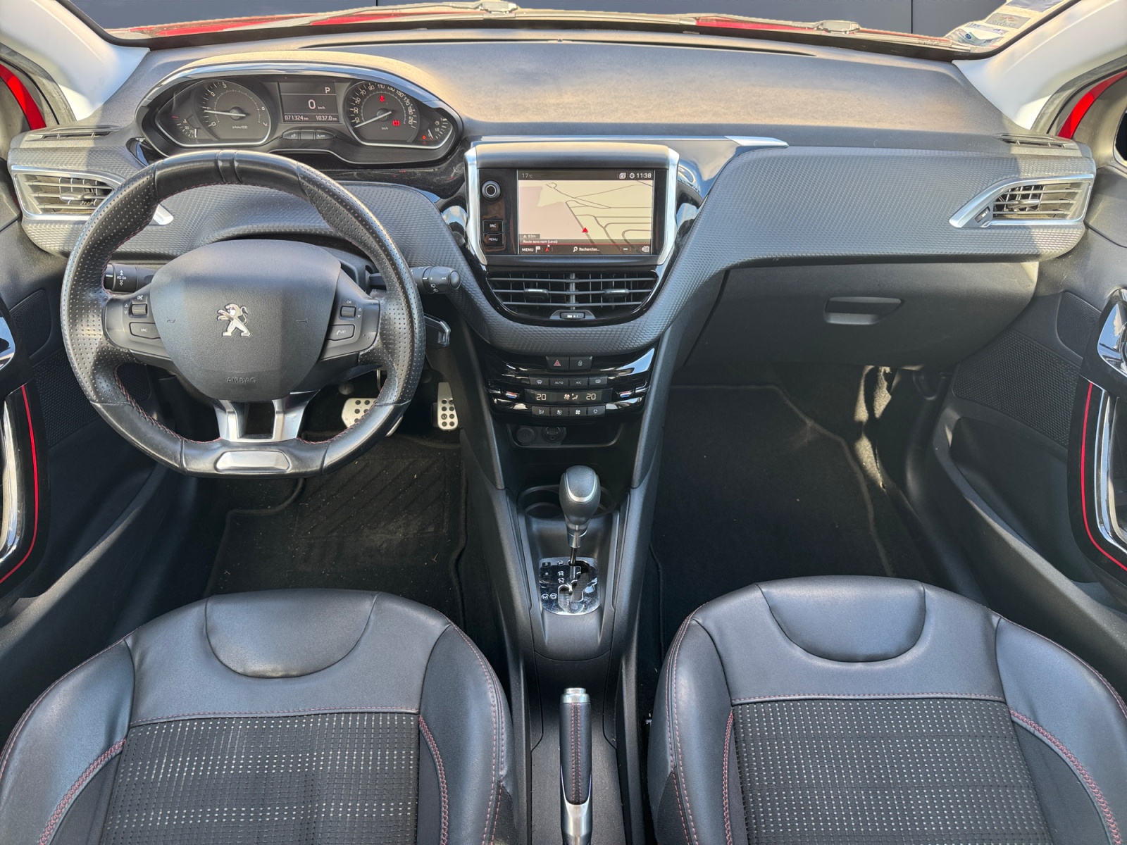 Peugeot 208 14