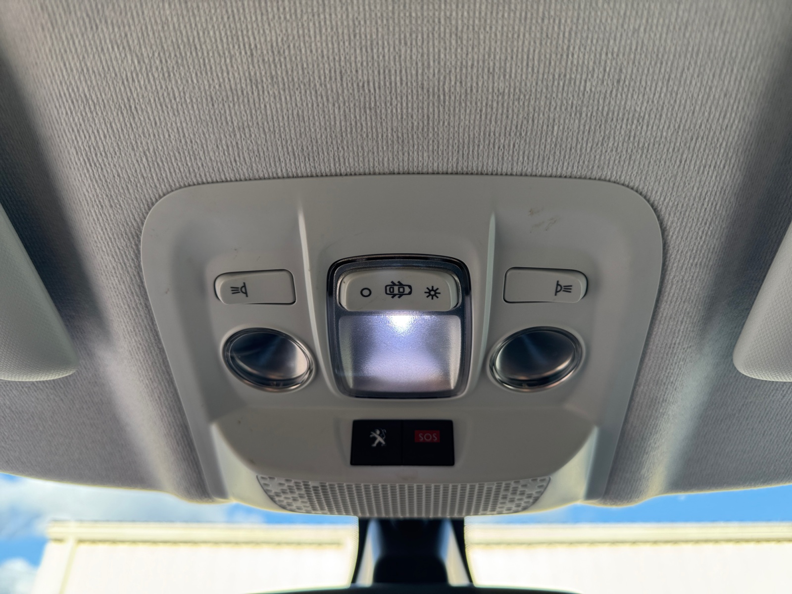 Peugeot 208 23
