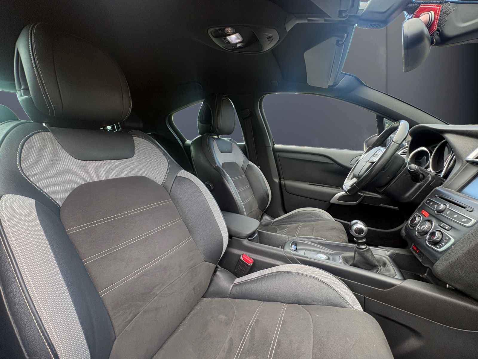 Ds Automobiles Ds 4 13