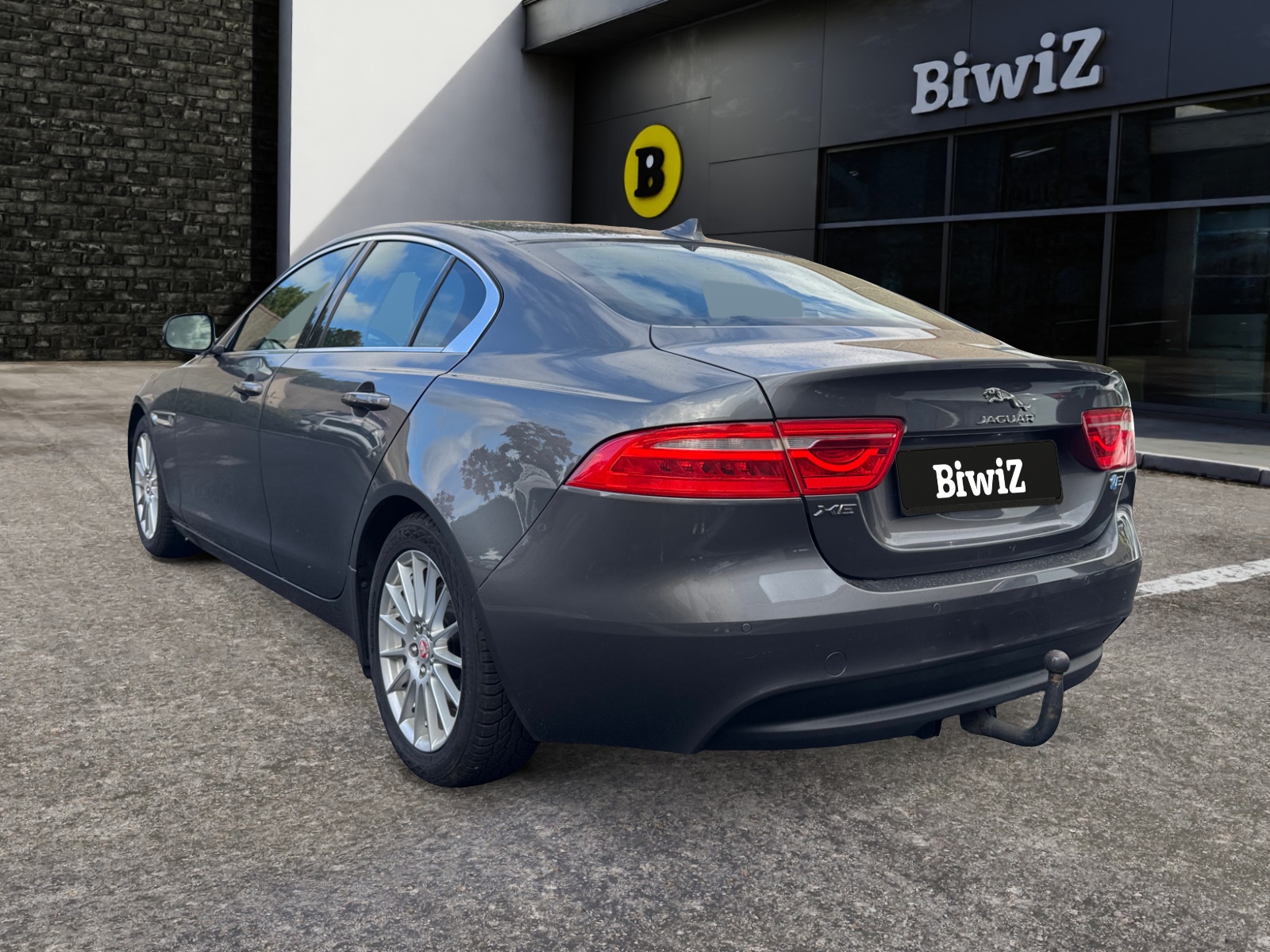 Jaguar Xe 2