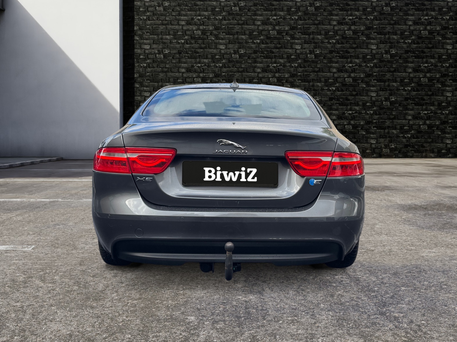 Jaguar Xe 3