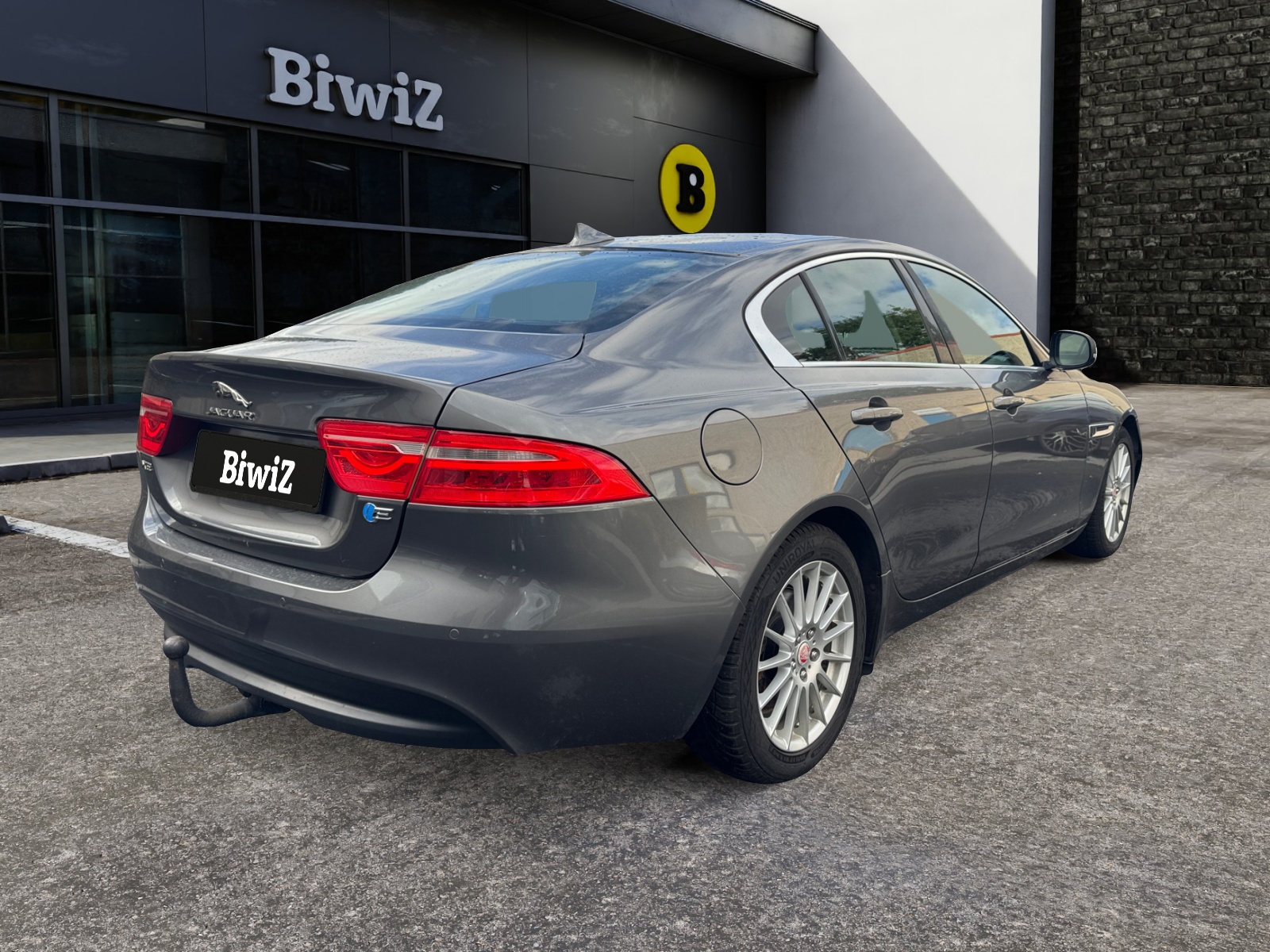 Jaguar Xe 4