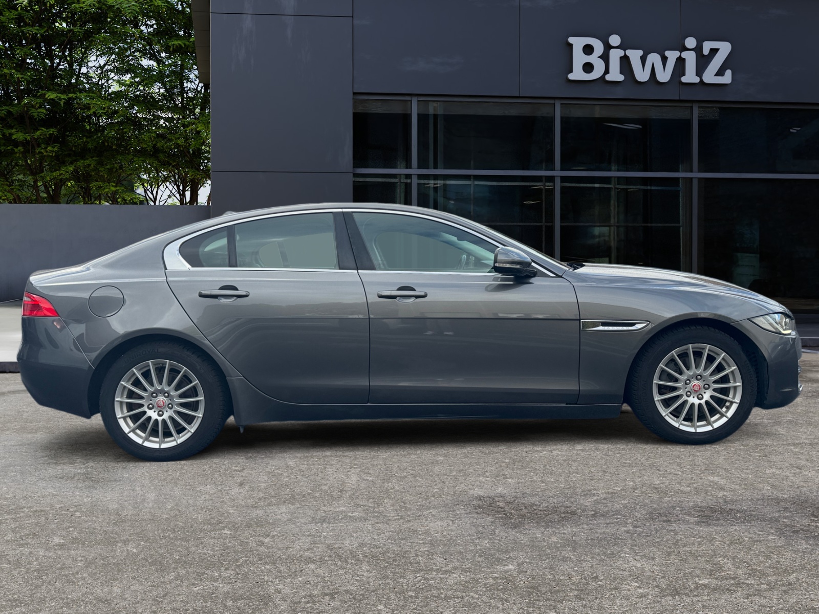 Jaguar Xe 5