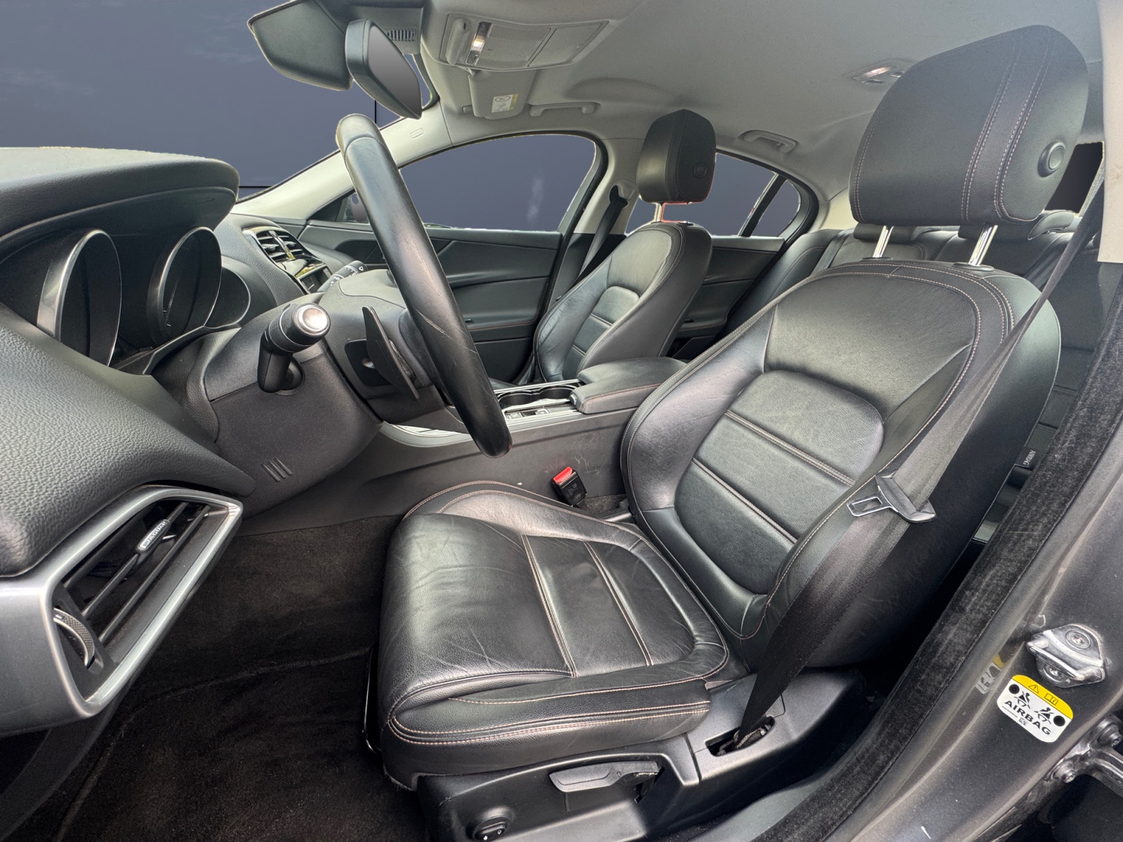 Jaguar Xe 9