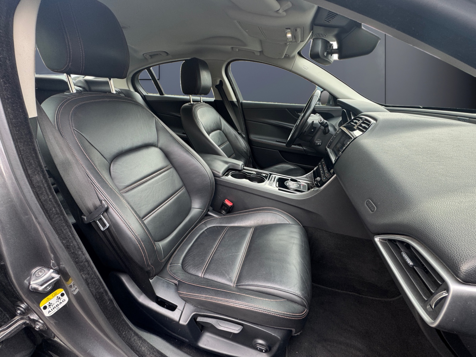Jaguar Xe 13
