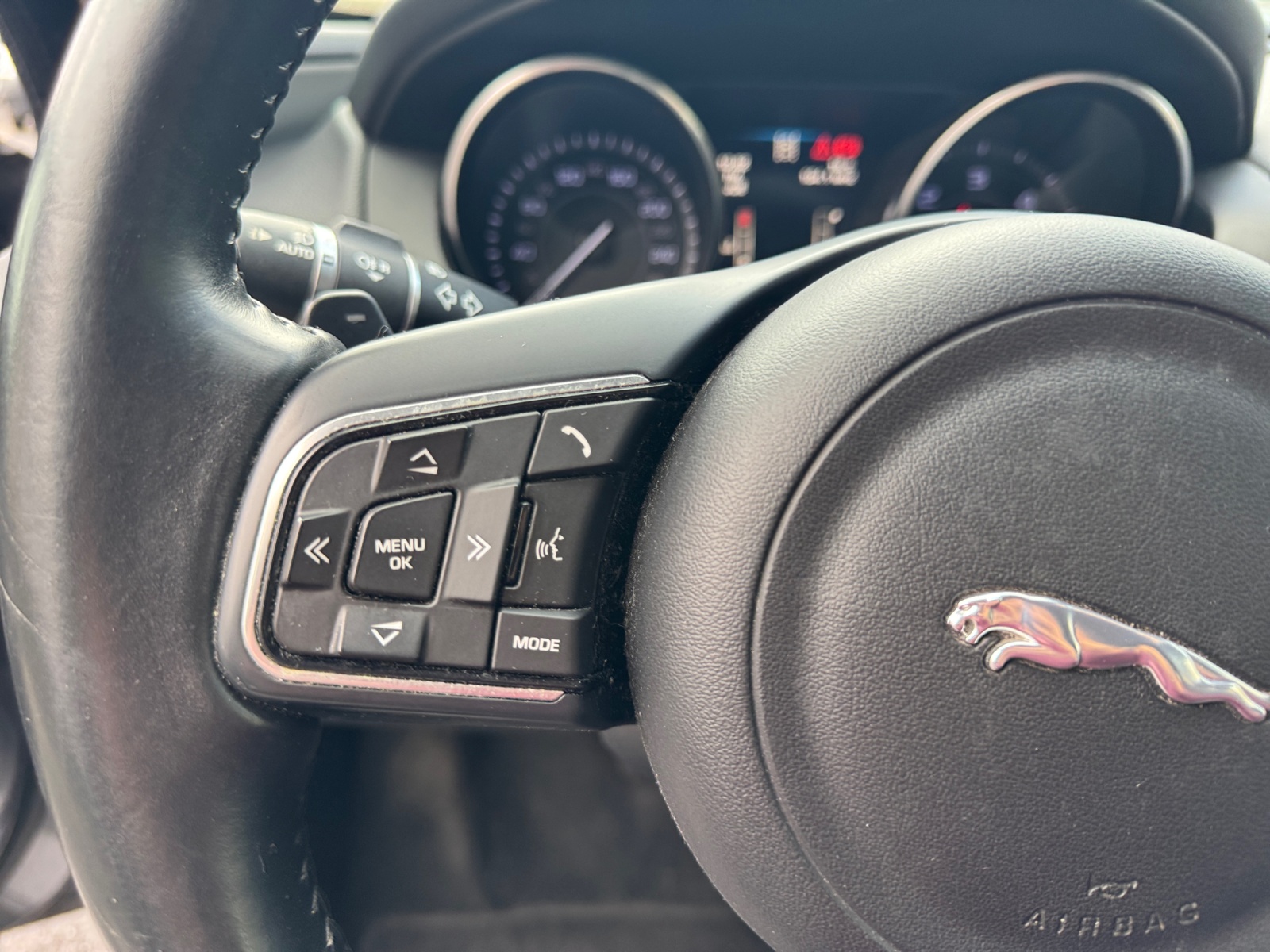 Jaguar Xe 21