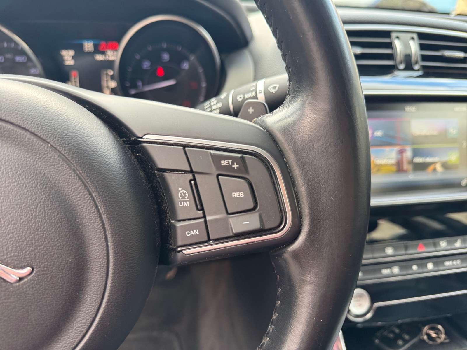 Jaguar Xe 22