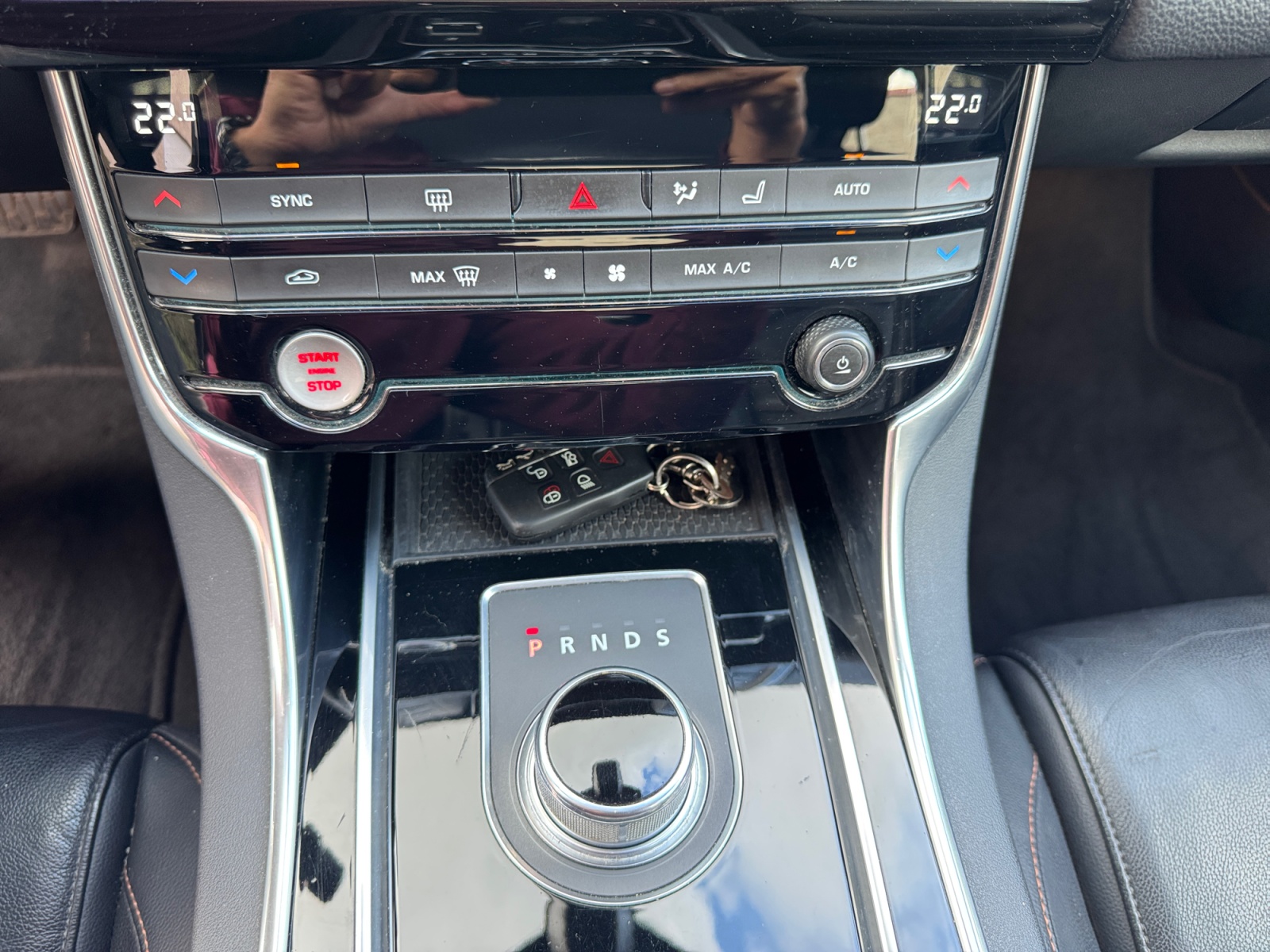Jaguar Xe 28