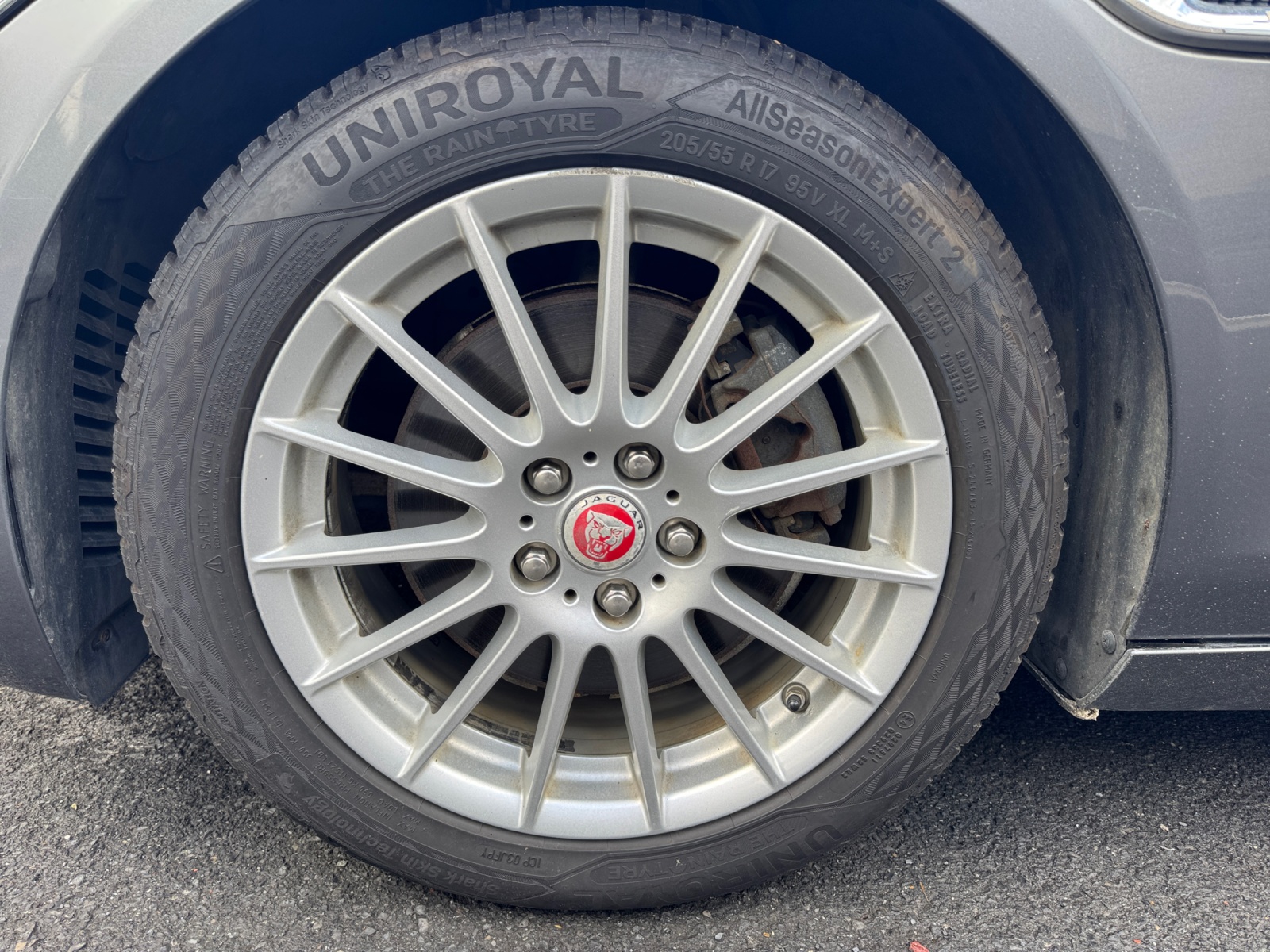 Jaguar Xe 42