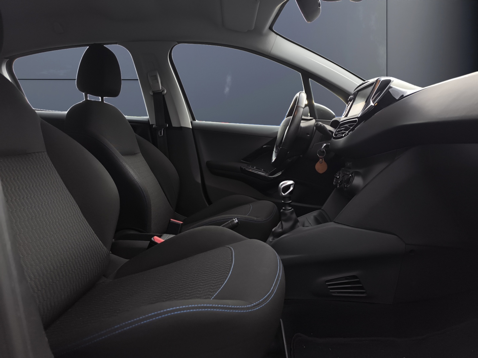 Peugeot 208 13