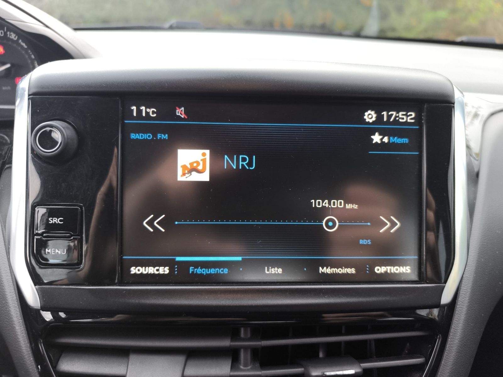 Peugeot 208 24