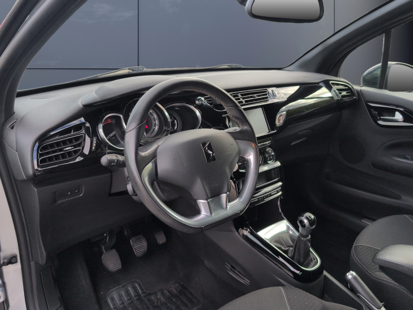 Ds Automobiles Ds3 8